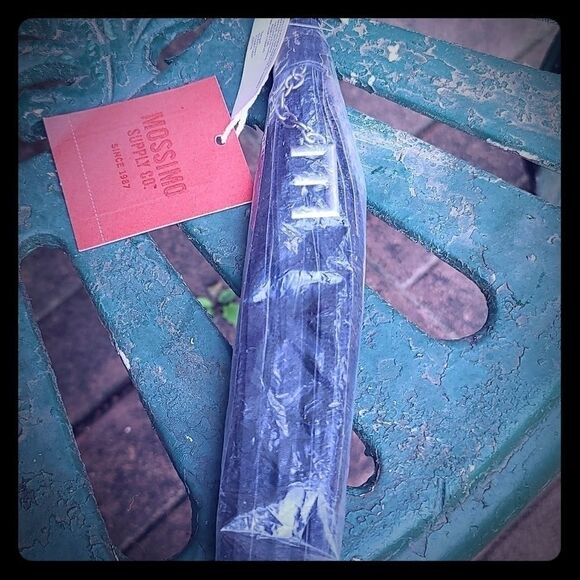 3/10$ Black tassle hook with E on chain - Picture 2 of 7